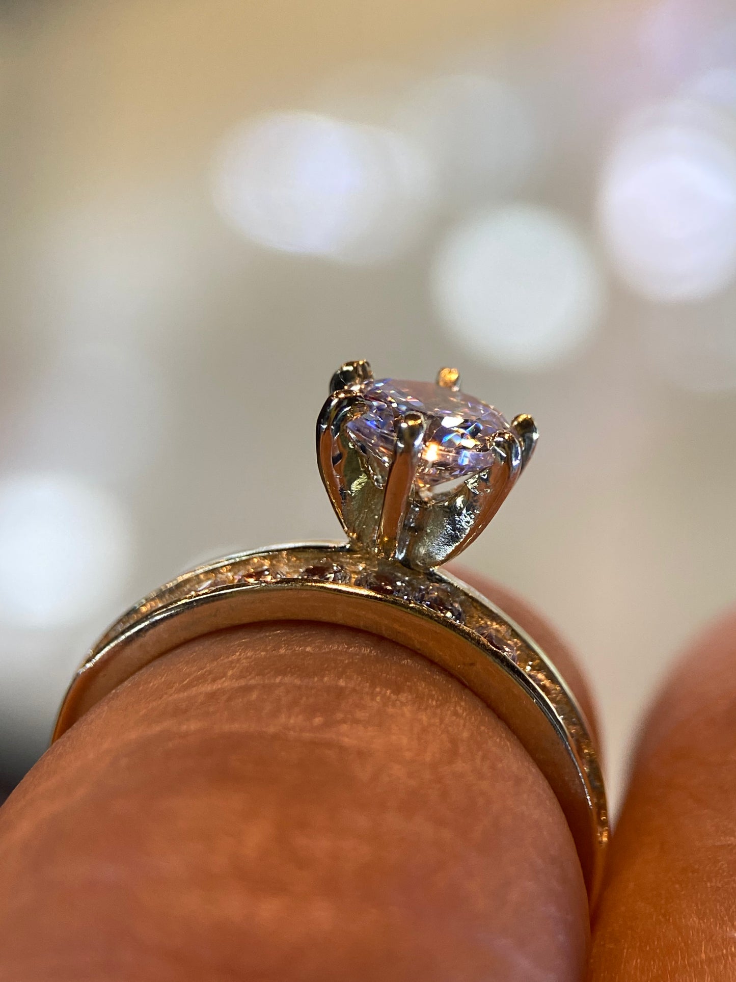 Anillo de compromiso en oro