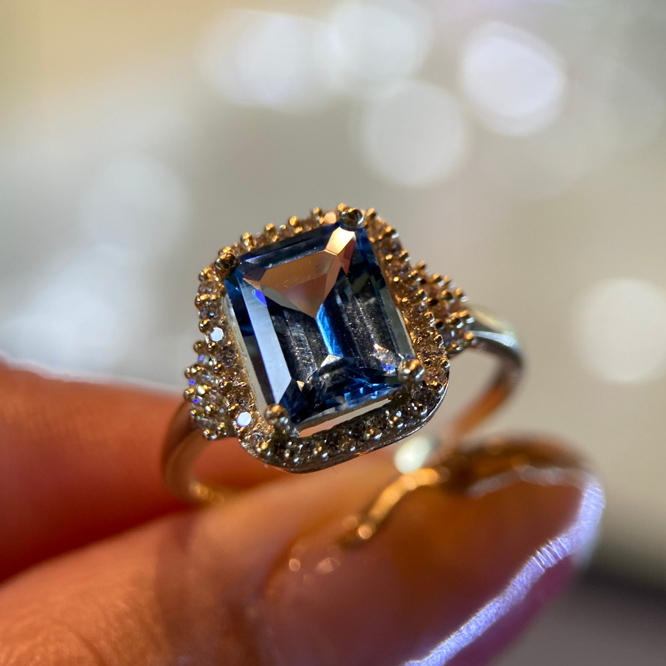 Anillo de compromiso en oro
