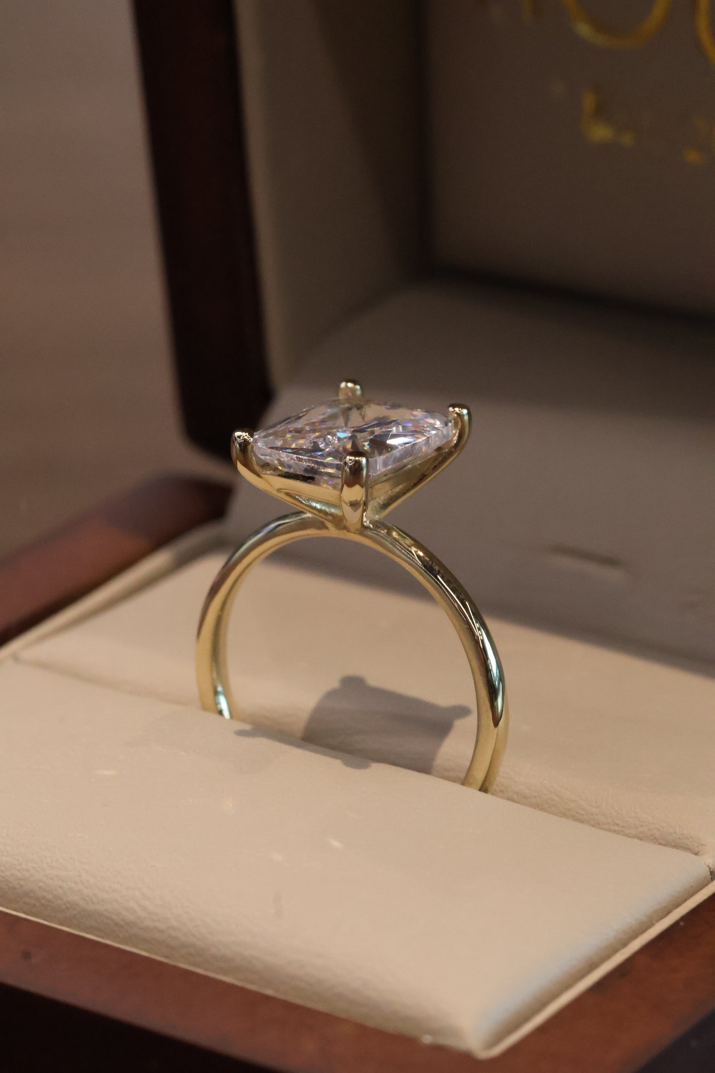 Anillo Kaylee en Oro Amarillo 14k con Circonia