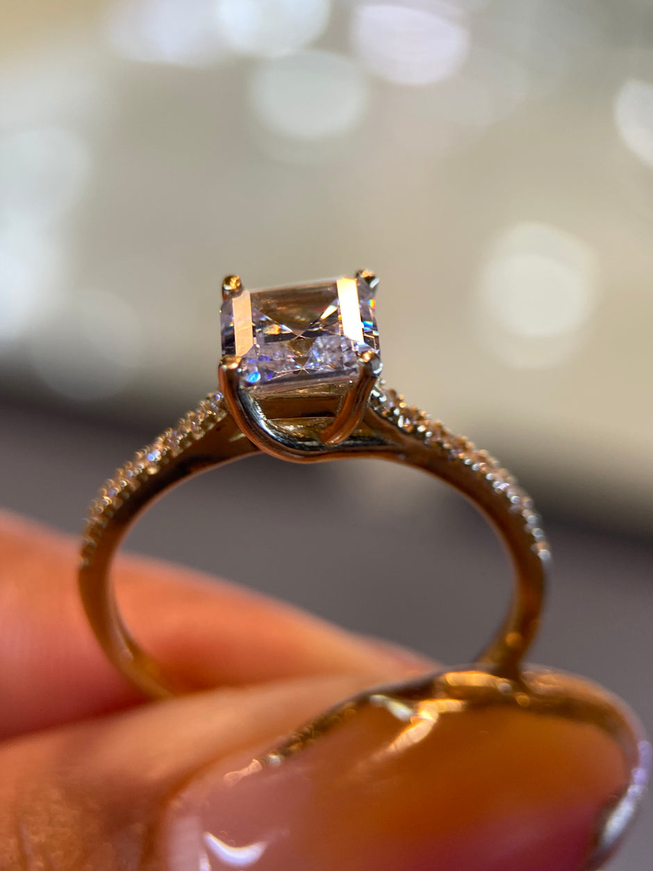 Anillo de compromiso en oro