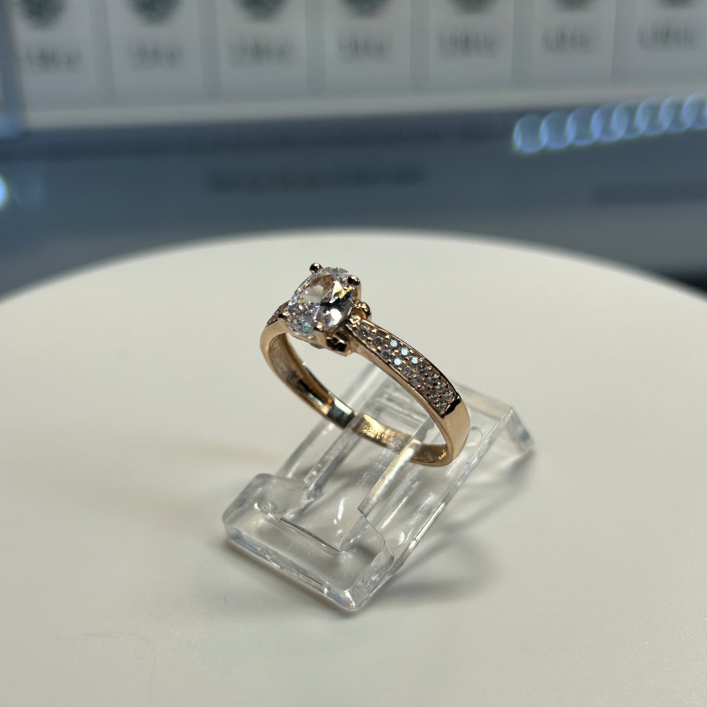 Anillo de compromiso en oro