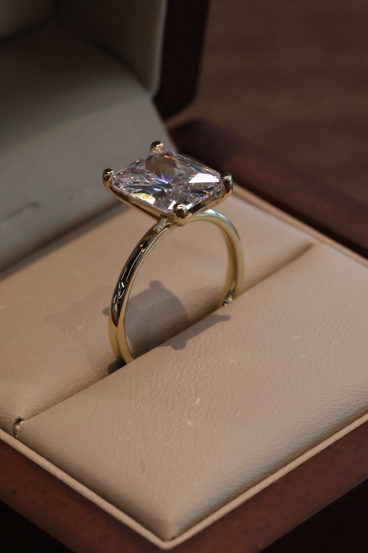 Anillo Kaylee en Oro Amarillo 14k con Circonia