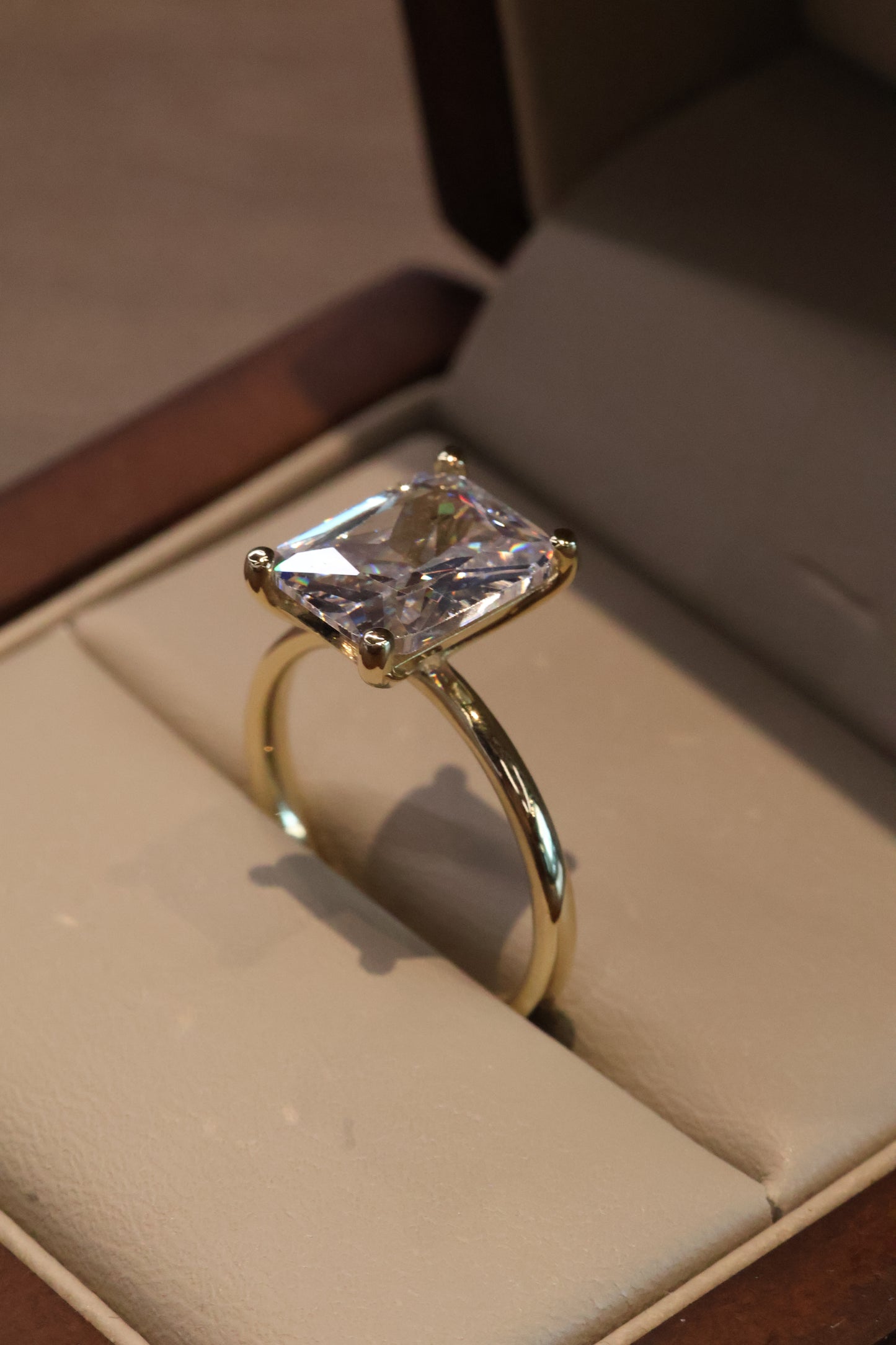 Anillo Kaylee en Oro Amarillo 14k con Circonia