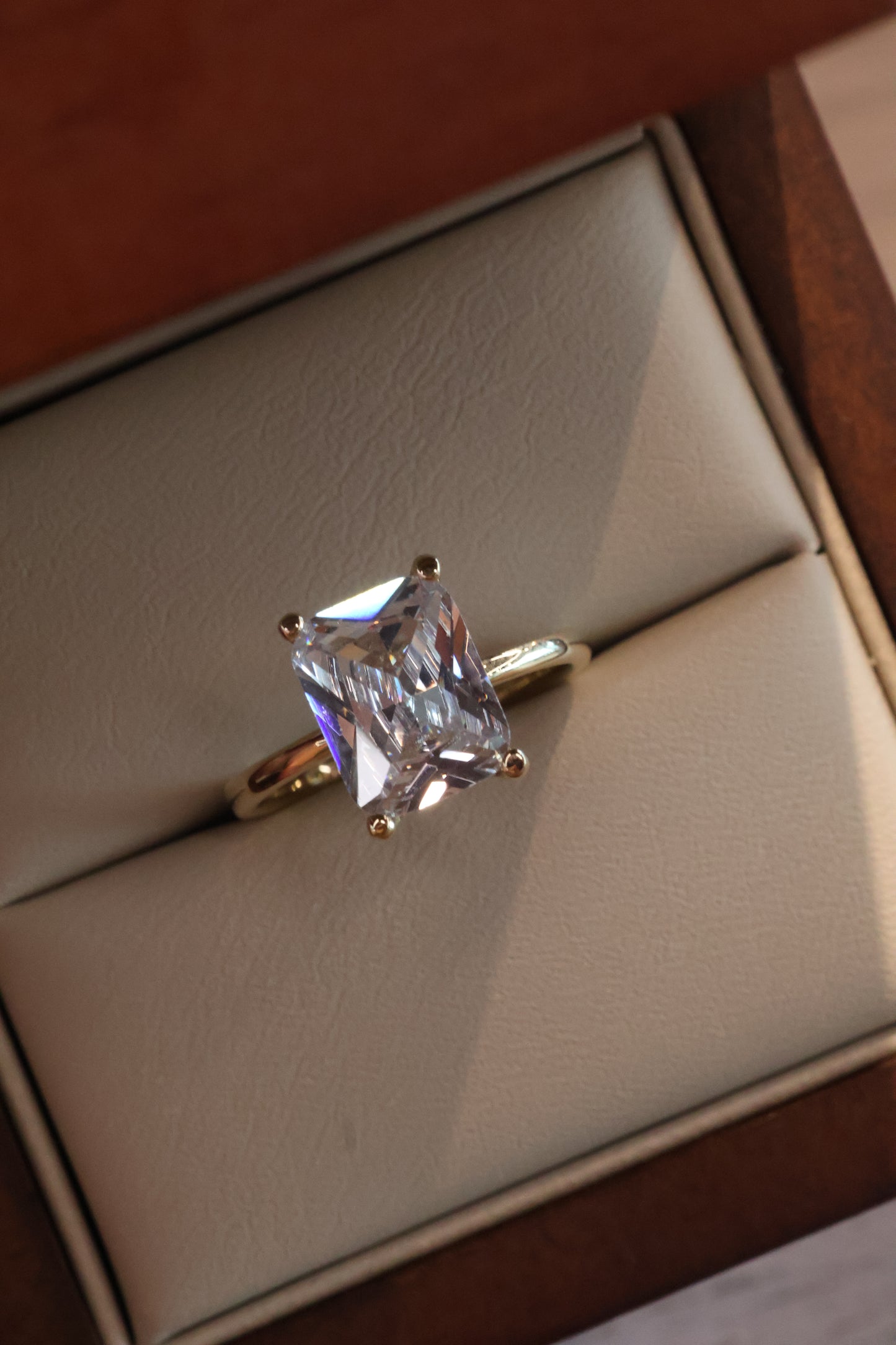 Anillo Kaylee en Oro Amarillo 14k con Circonia