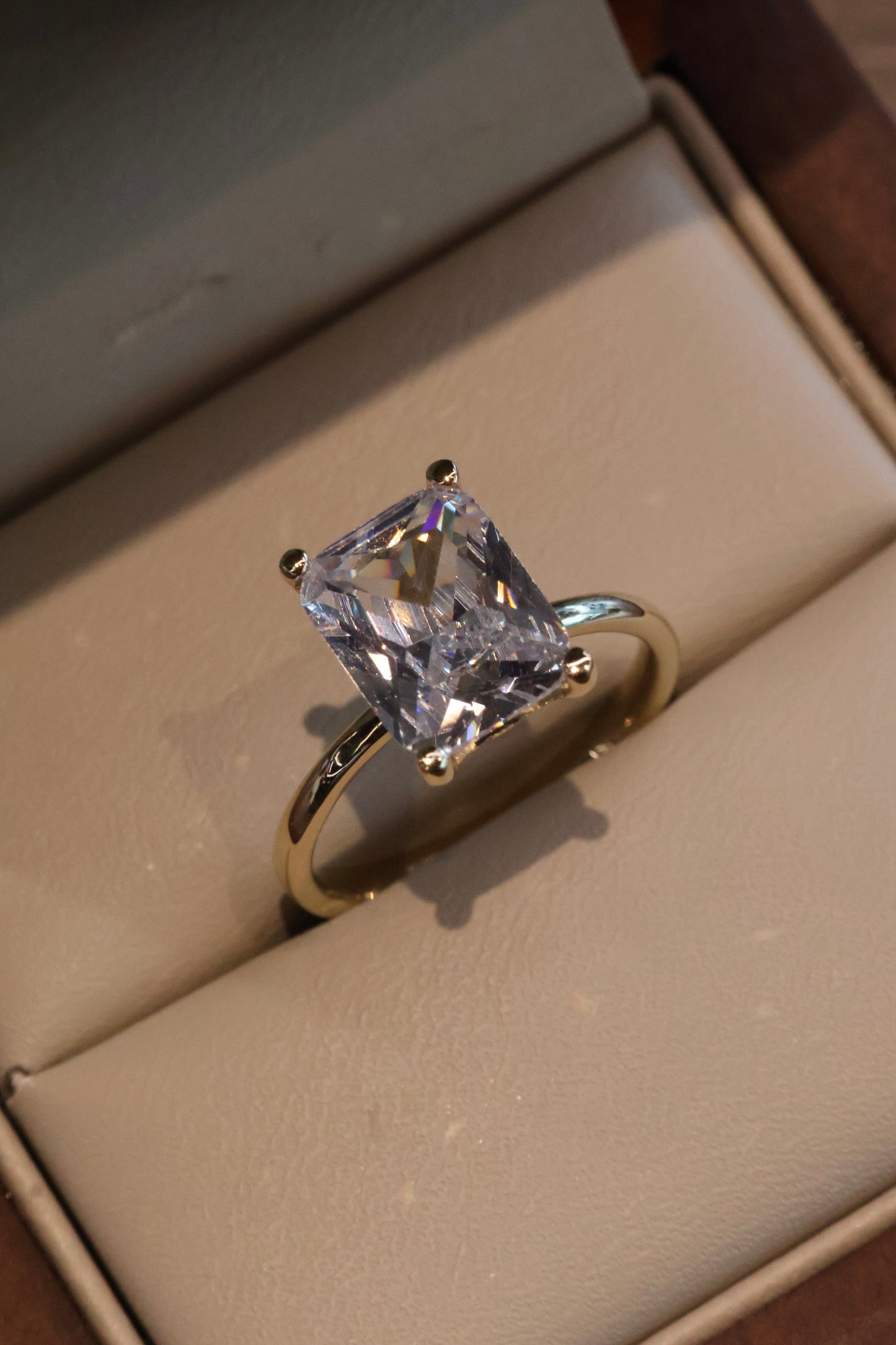 Anillo Kaylee en Oro Amarillo 14k con Circonia