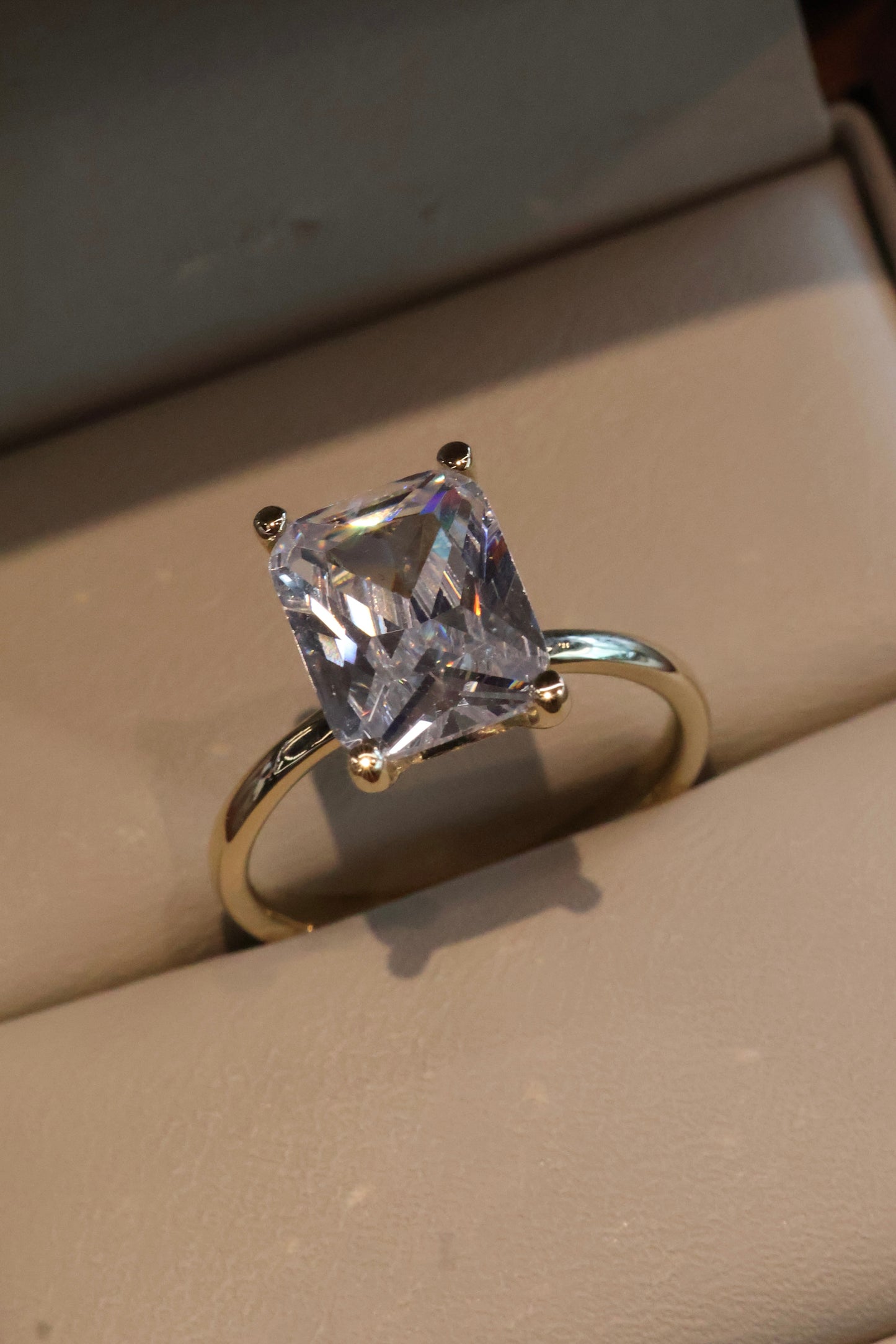 Anillo Kaylee en Oro Amarillo 14k con Circonia