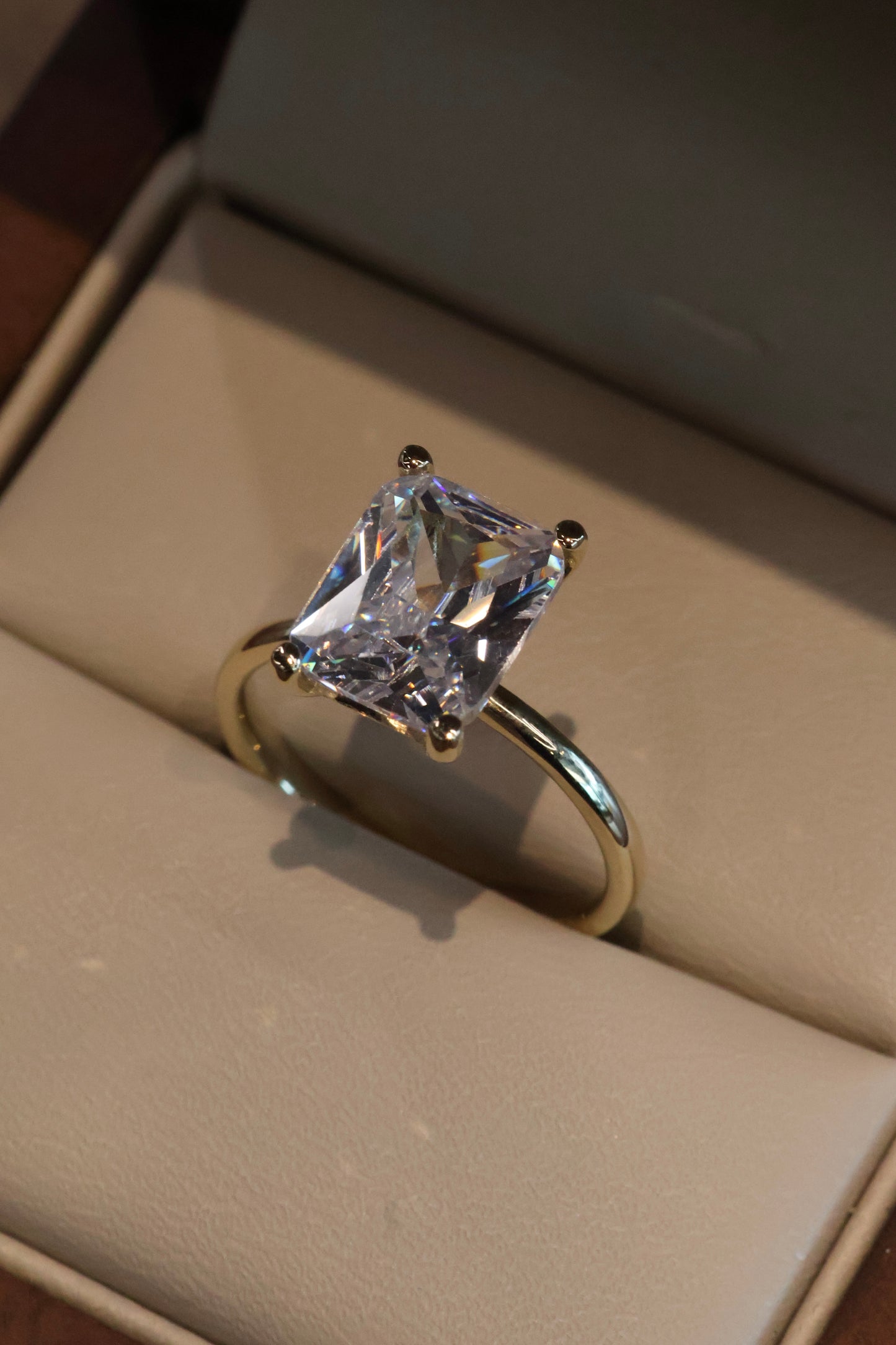 Anillo Kaylee en Oro Amarillo 14k con Circonia