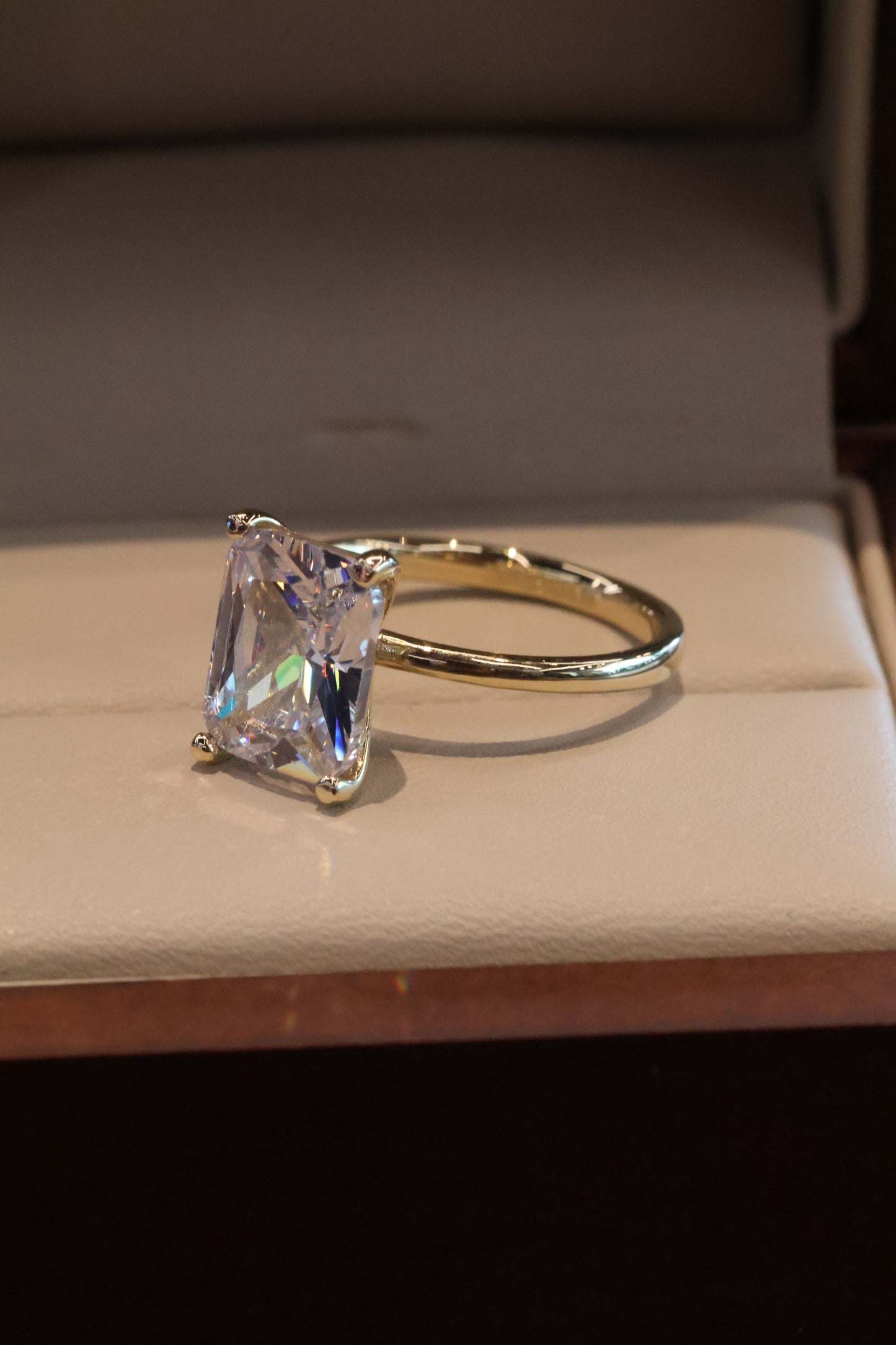 Anillo Kaylee en Oro Amarillo 14k con Circonia