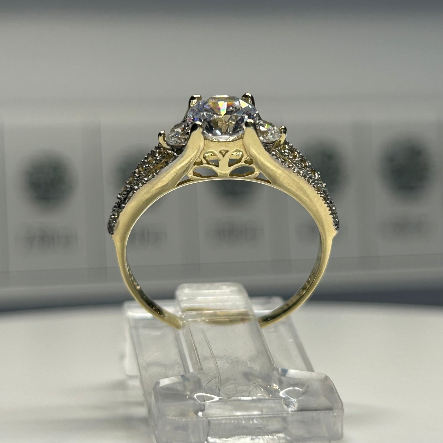Anillo de compromiso en oro