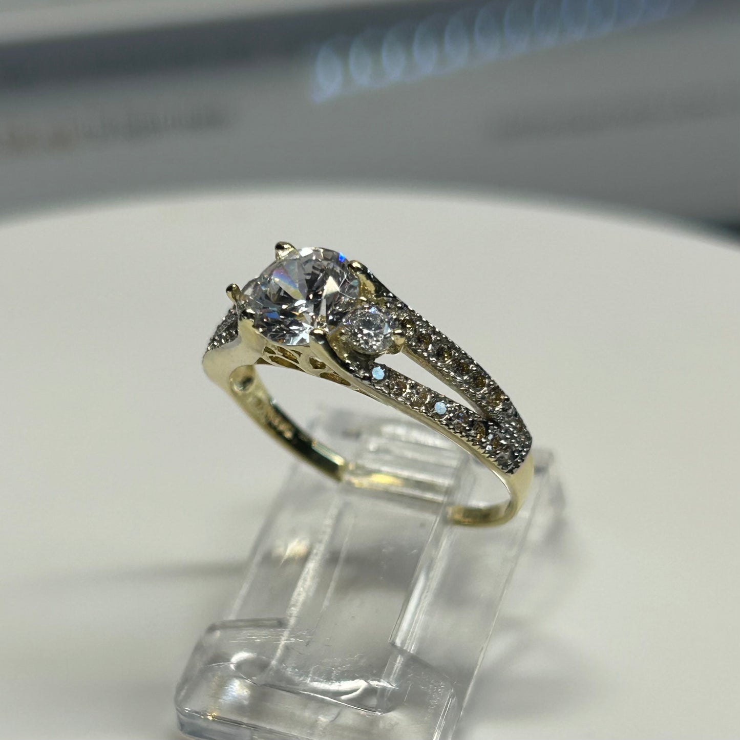 Anillo de compromiso en oro