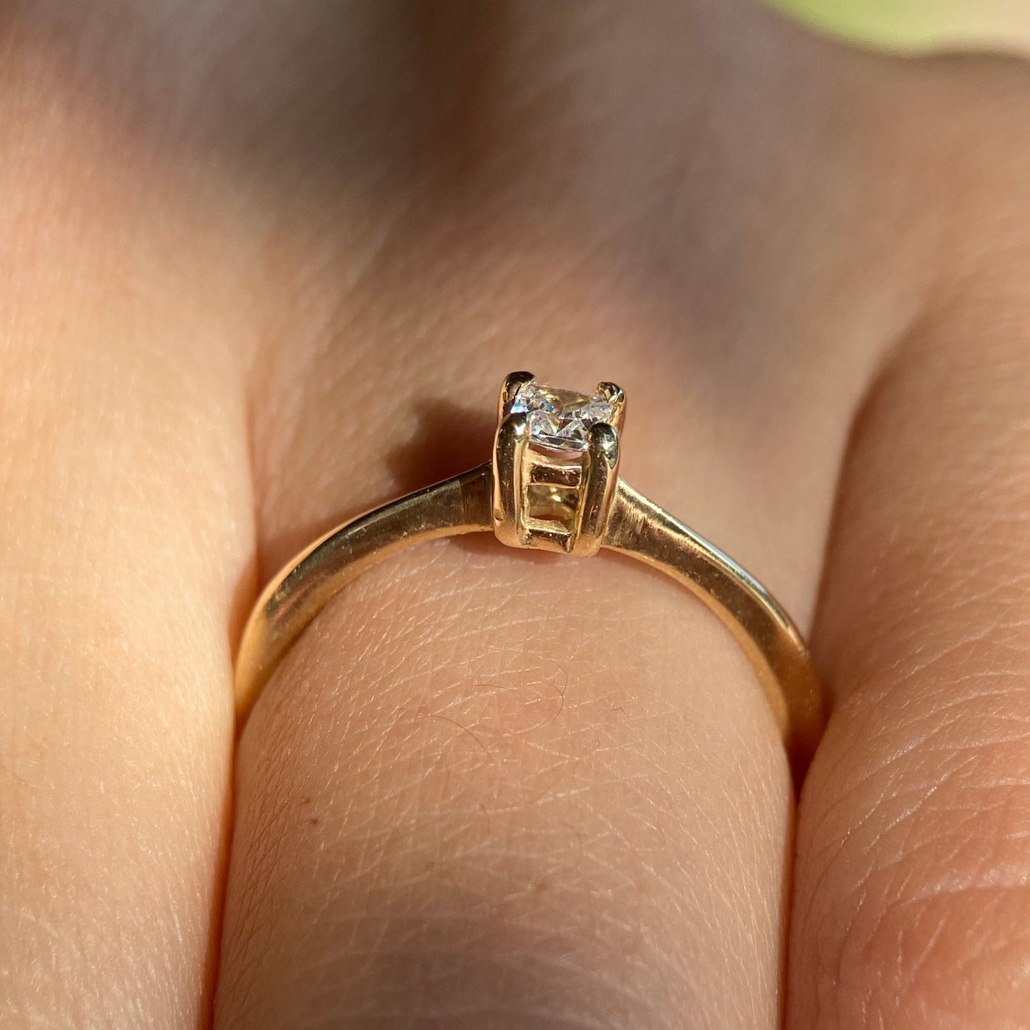 Anillo Darian en oro amarillo 14k con circonia