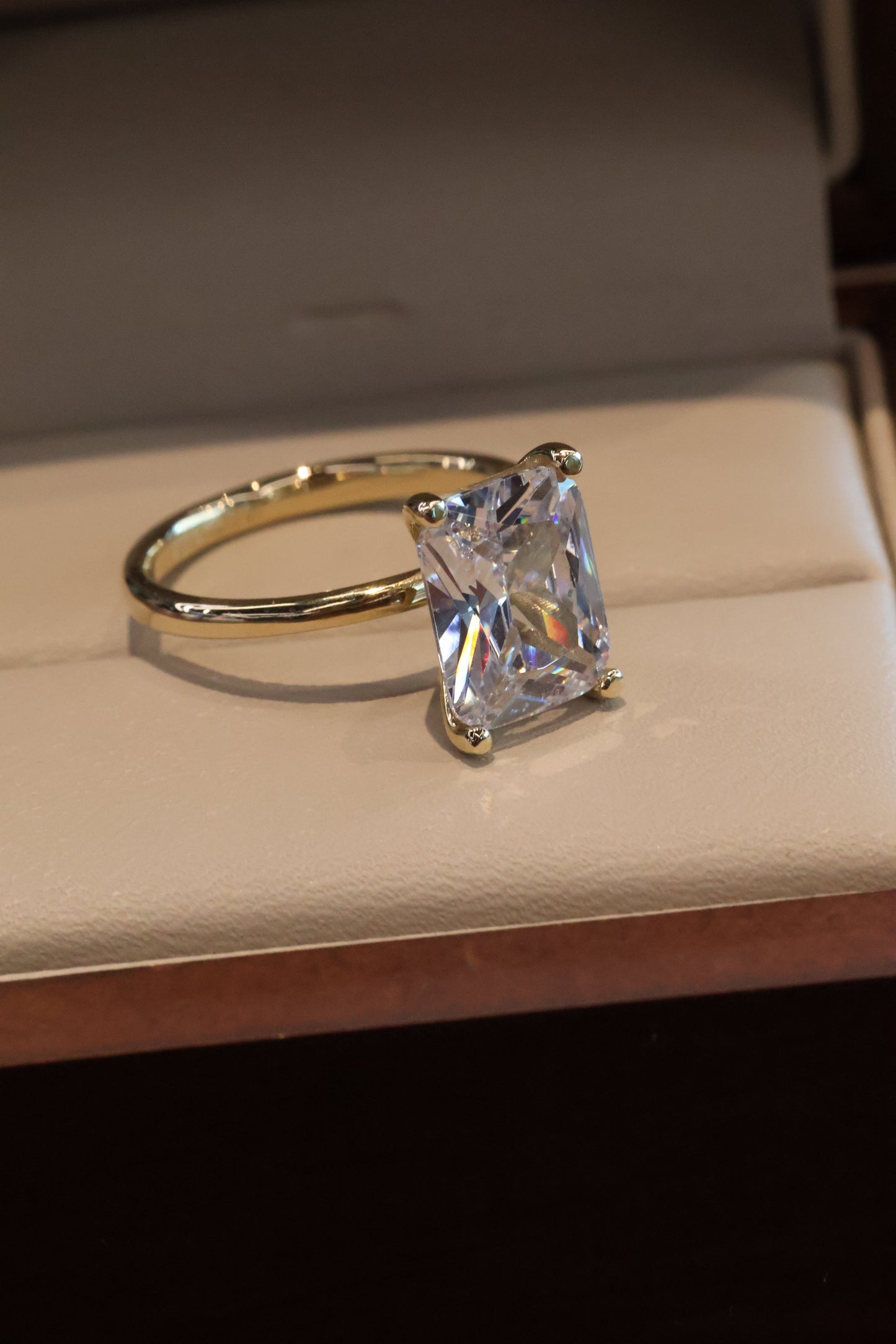 Anillo Kaylee en Oro Amarillo 14k con Circonia