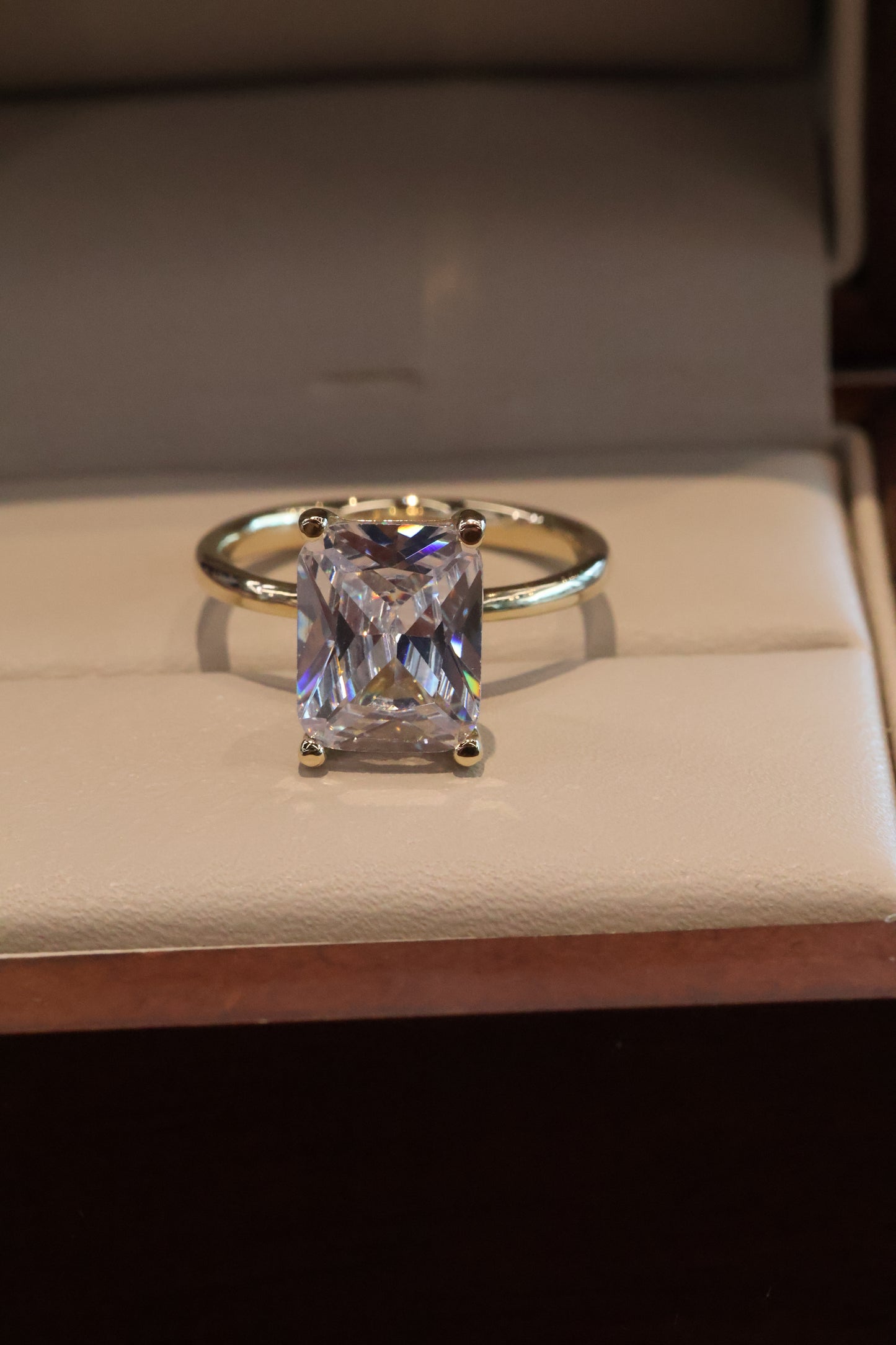 Anillo Kaylee en Oro Amarillo 14k con Circonia