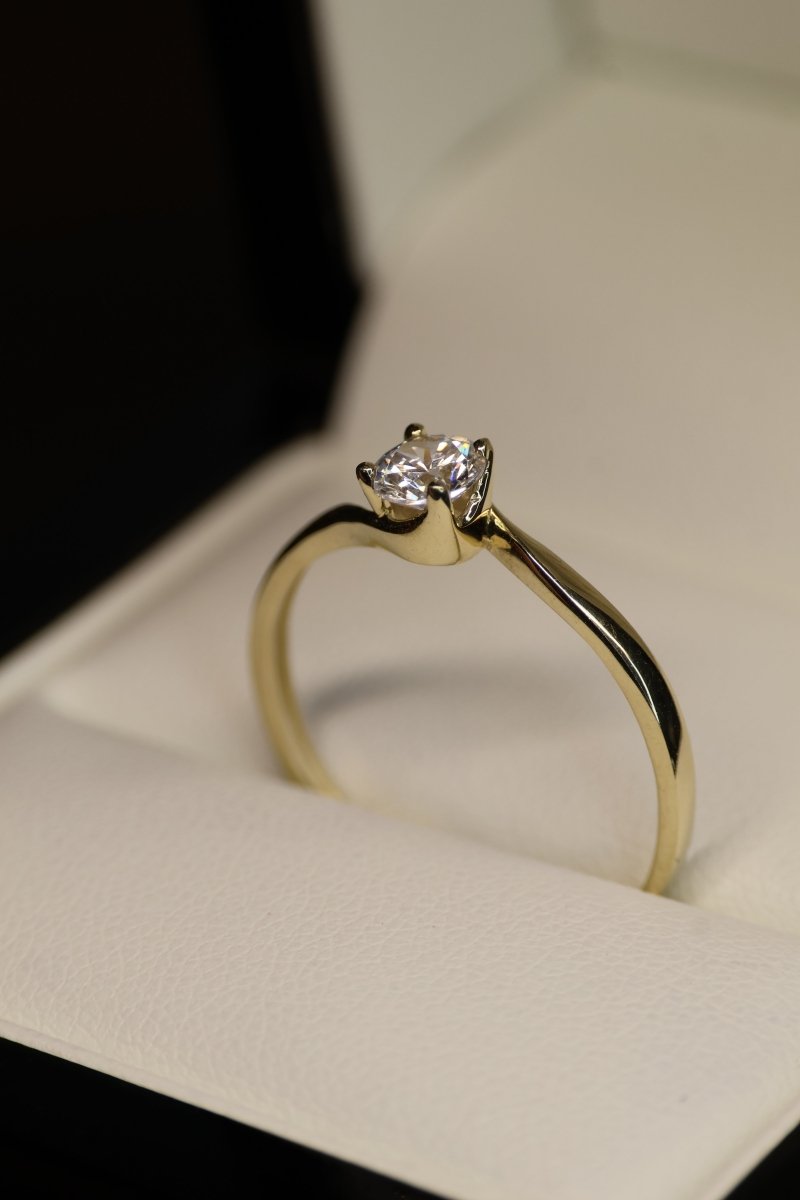 Anillo Alina en Oro .50 Ct - Mouty Joyería
