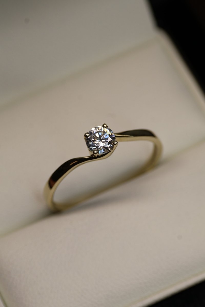 Anillo Alina en Oro .50 Ct - Mouty Joyería