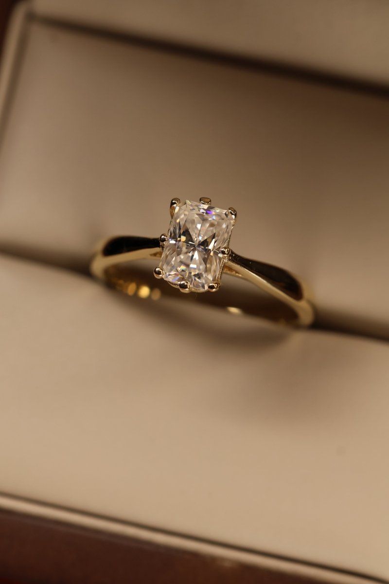Anillo Amara en Oro Amarillo 14k 1.00 ct con Moissanita GRA Modelo 15350 - Mouty Joyería