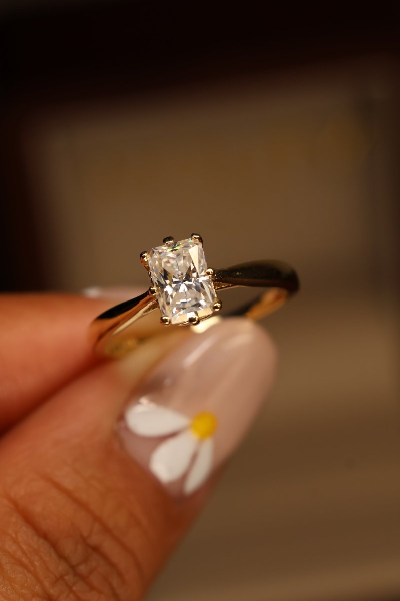 Anillo Amara en Oro Amarillo 14k 1.00 ct con Moissanita GRA Modelo 15350 - Mouty Joyería