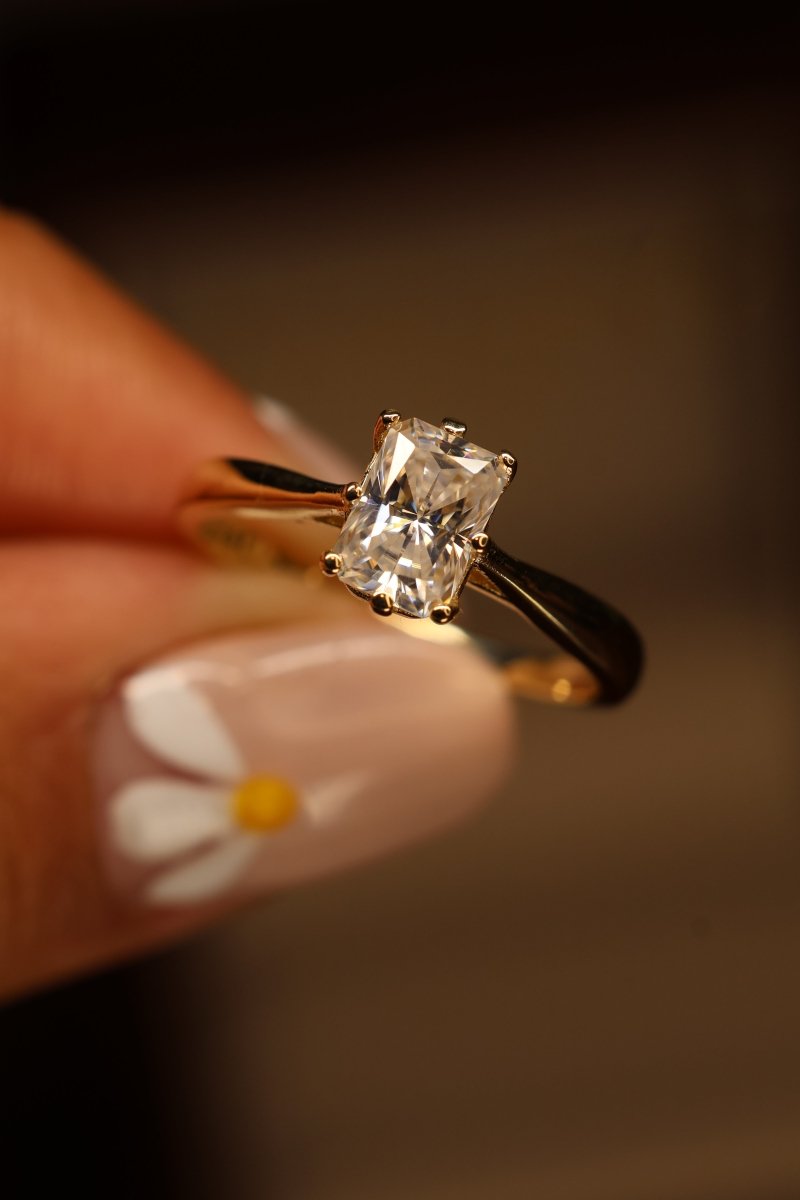 Anillo Amara en Oro Amarillo 14k 1.00 ct con Moissanita GRA Modelo 15350 - Mouty Joyería