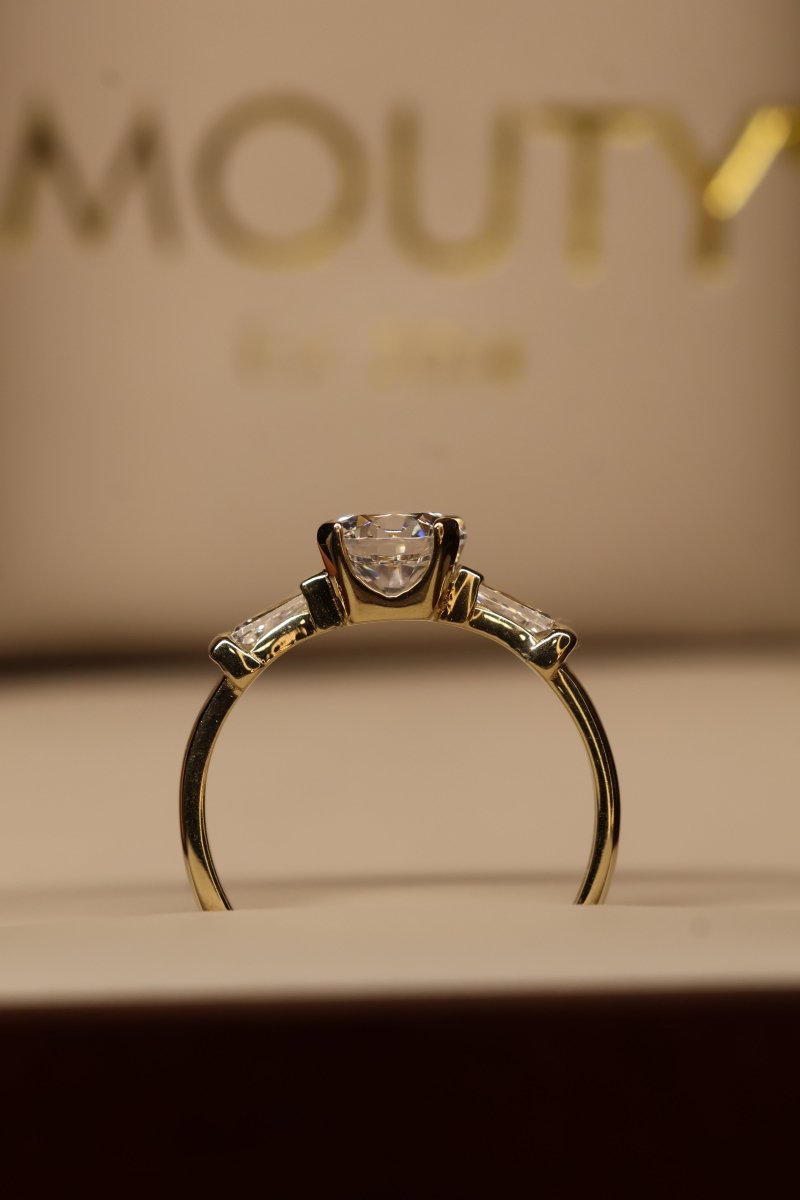 Anillo Azalea en Oro 1.00 ct - Mouty Joyería