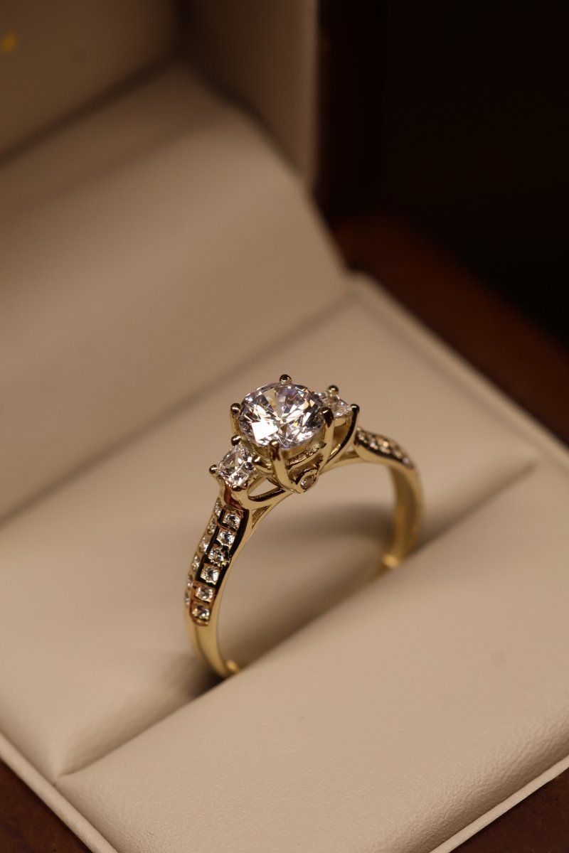 Anillo Azucena en Oro Amarillo 14k con Circonia - Mouty Joyería