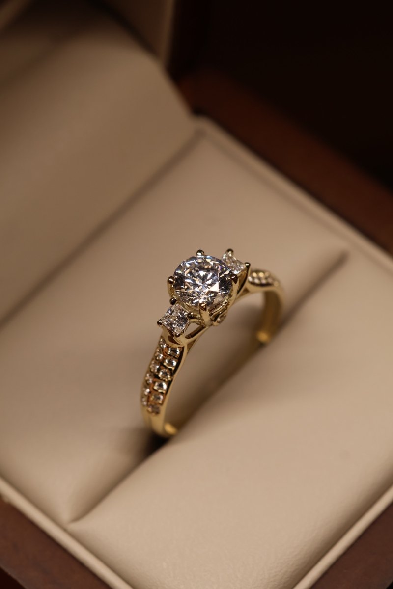 Anillo Azucena en Oro Amarillo 14k con Circonia - Mouty Joyería