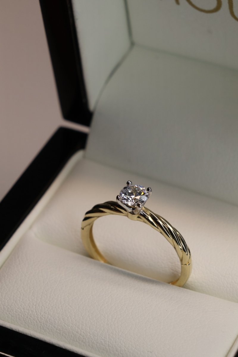 Anillo en Oro Amarillo 10k con Circonia Mod.15956 - Mouty Joyería