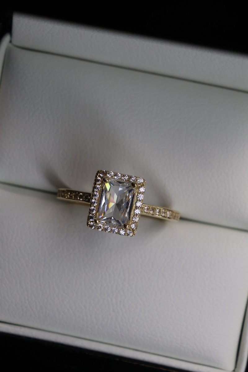 Anillo en Oro Amarillo 10k con Circonia Mod.15961 - Mouty Joyería