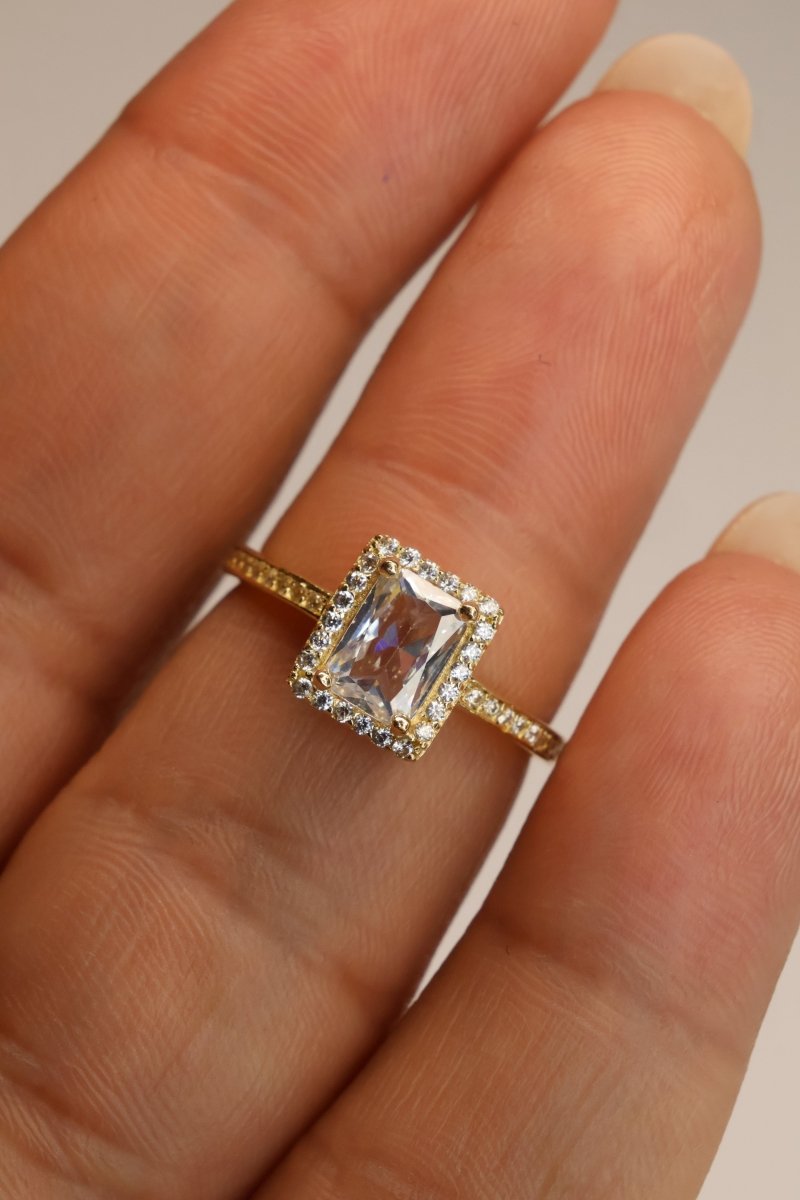 Anillo en Oro Amarillo 10k con Circonia Mod.15961 - Mouty Joyería