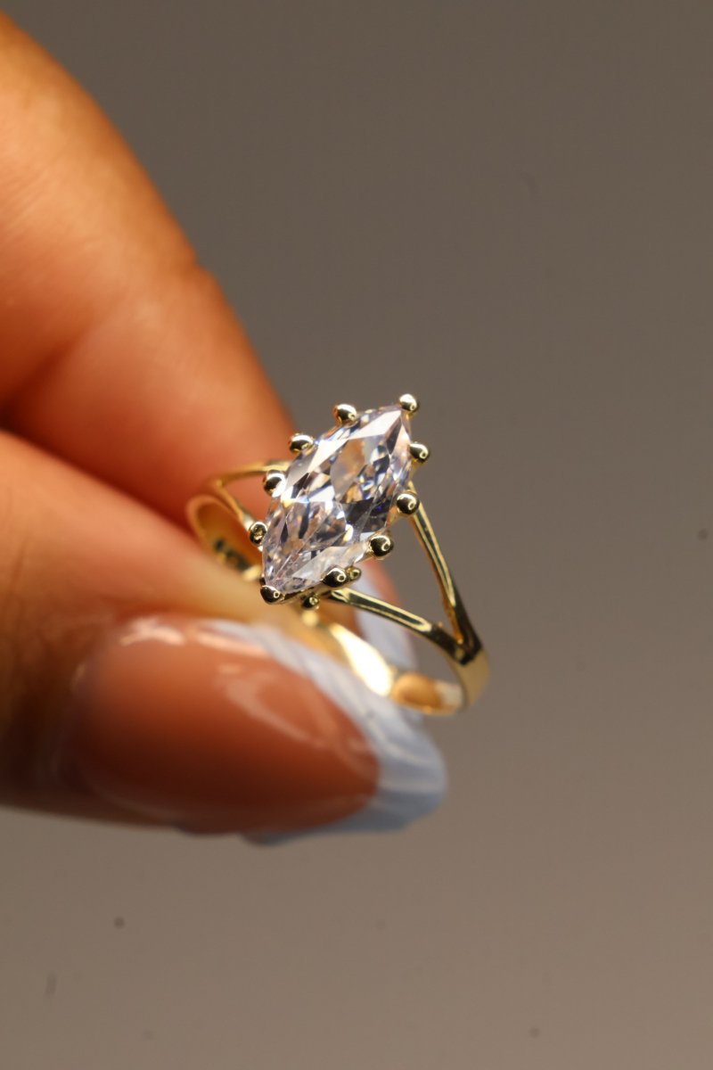 Anillo en Oro Amarillo 10k con Circonia Mod.15962 - Mouty Joyería
