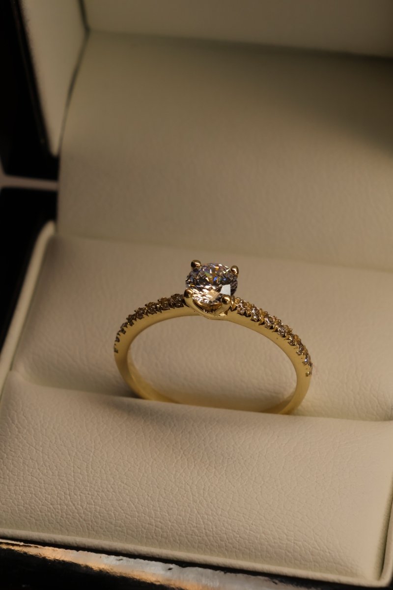 Anillo en Oro Amarillo 10k con Circonia Mod.15966 - Mouty Joyería