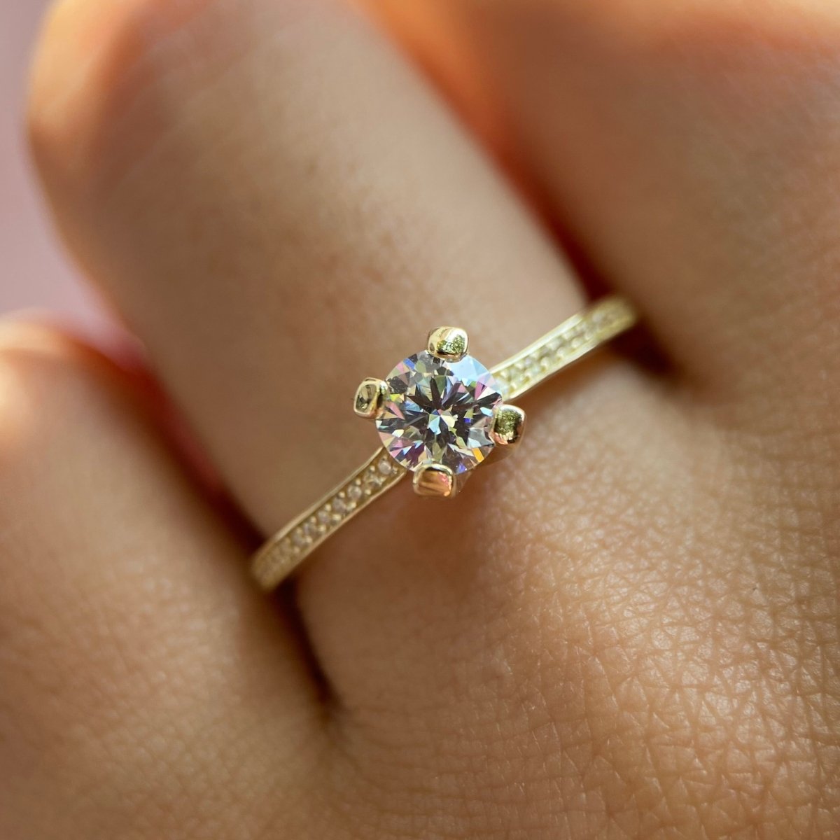 Anillo en oro amarillo 10k con circonia redonda Mod: 14533 - Mouty Joyería