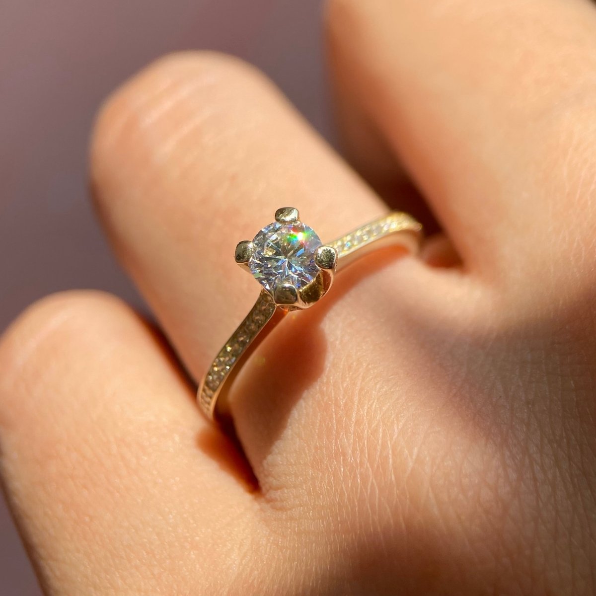 Anillo en oro amarillo 10k con circonia redonda Mod: 14533 - Mouty Joyería