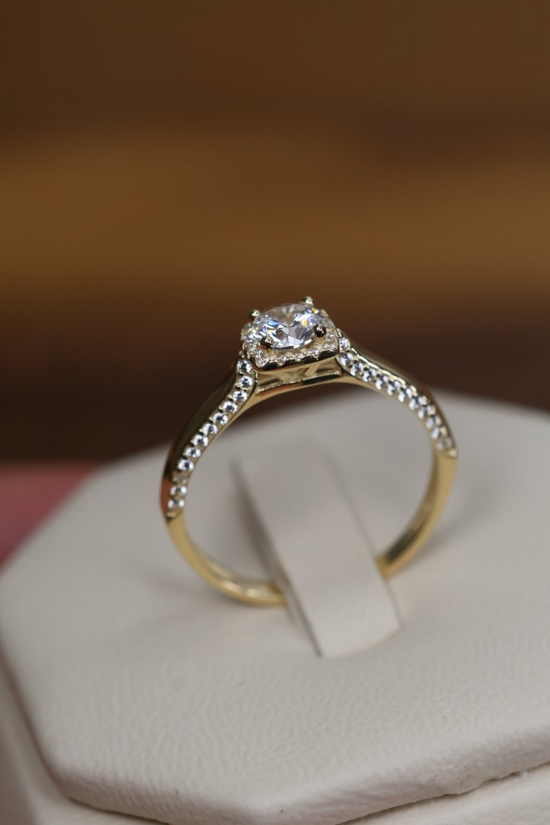 Anillo en Oro Amarillo 10k con Circonias Mod. 15853 - Mouty Joyería