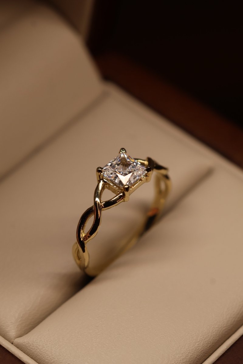 Anillo en Oro Amarillo 14k con Circonia Mod. 15869 - Mouty Joyería