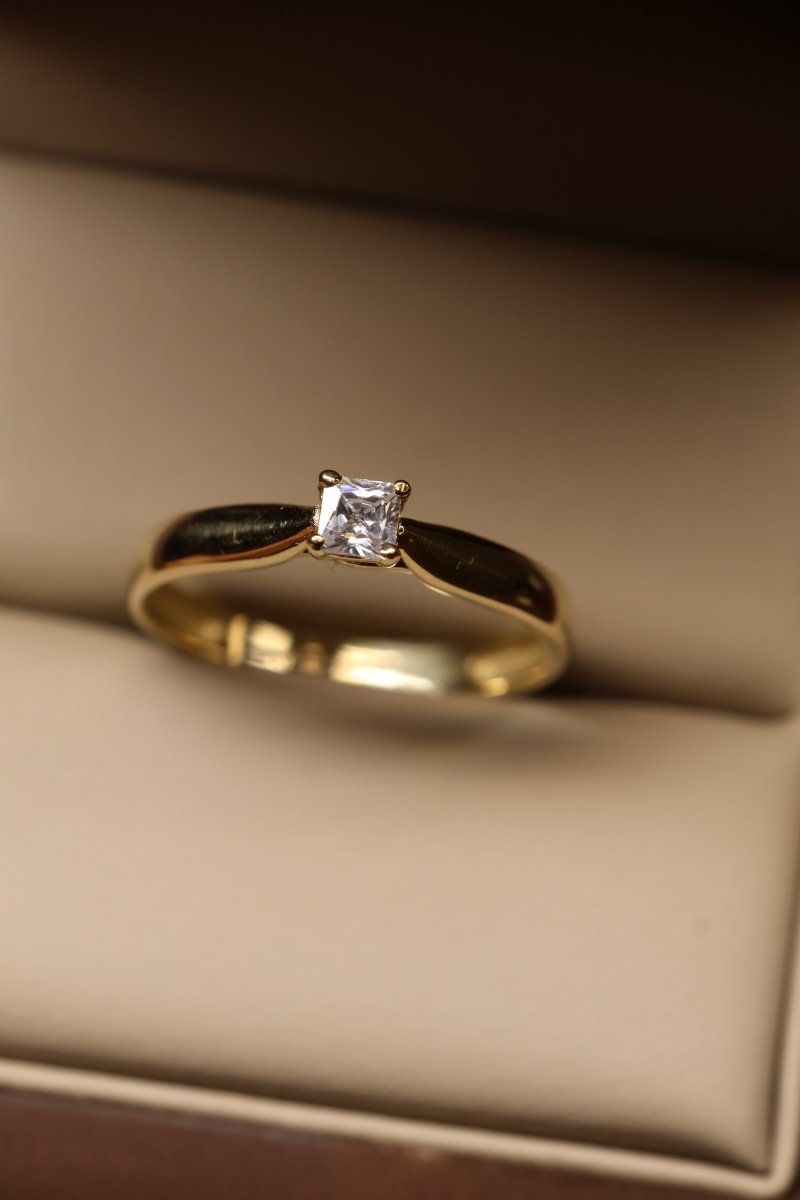 Anillo en Oro Amarillo 14k con Circonia Mod. 15888 - Mouty Joyería