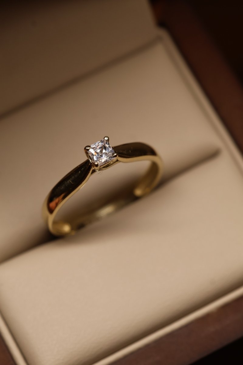 Anillo en Oro Amarillo 14k con Circonia Mod. 15888 - Mouty Joyería