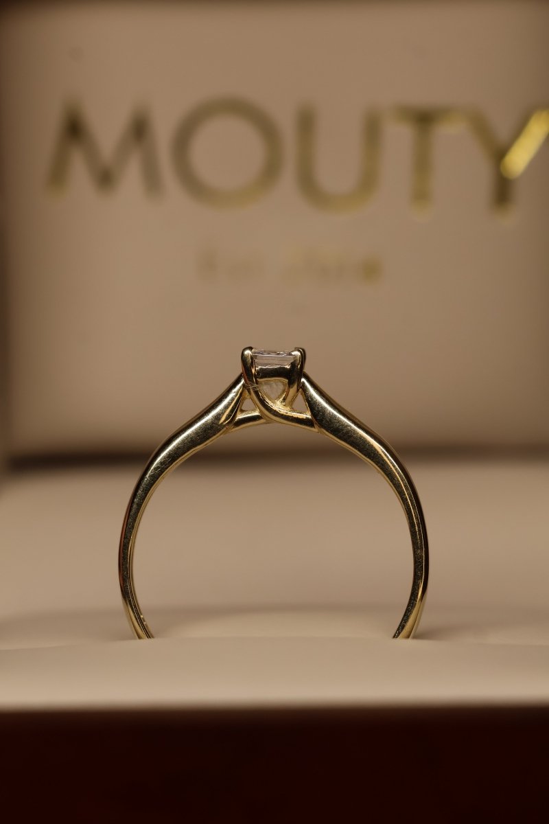 Anillo en Oro Amarillo 14k con Circonia Mod. 15888 - Mouty Joyería