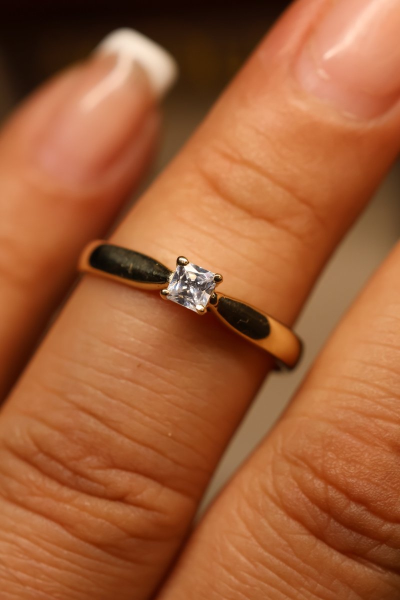 Anillo en Oro Amarillo 14k con Circonia Mod. 15888 - Mouty Joyería