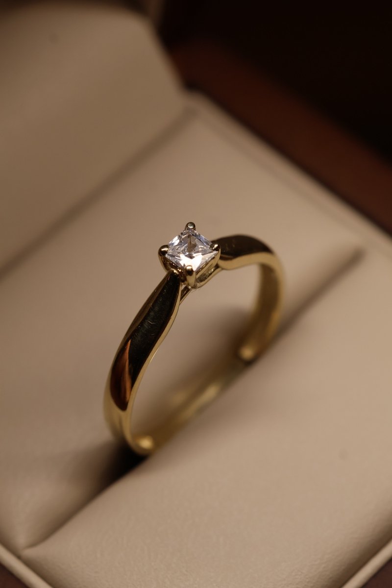 Anillo en Oro Amarillo 14k con Circonia Mod. 15888 - Mouty Joyería