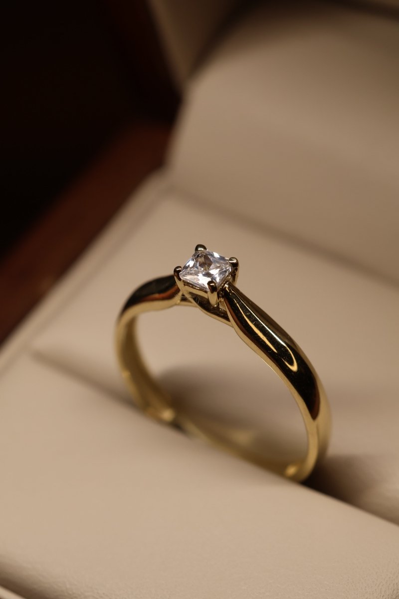 Anillo en Oro Amarillo 14k con Circonia Mod. 15888 - Mouty Joyería