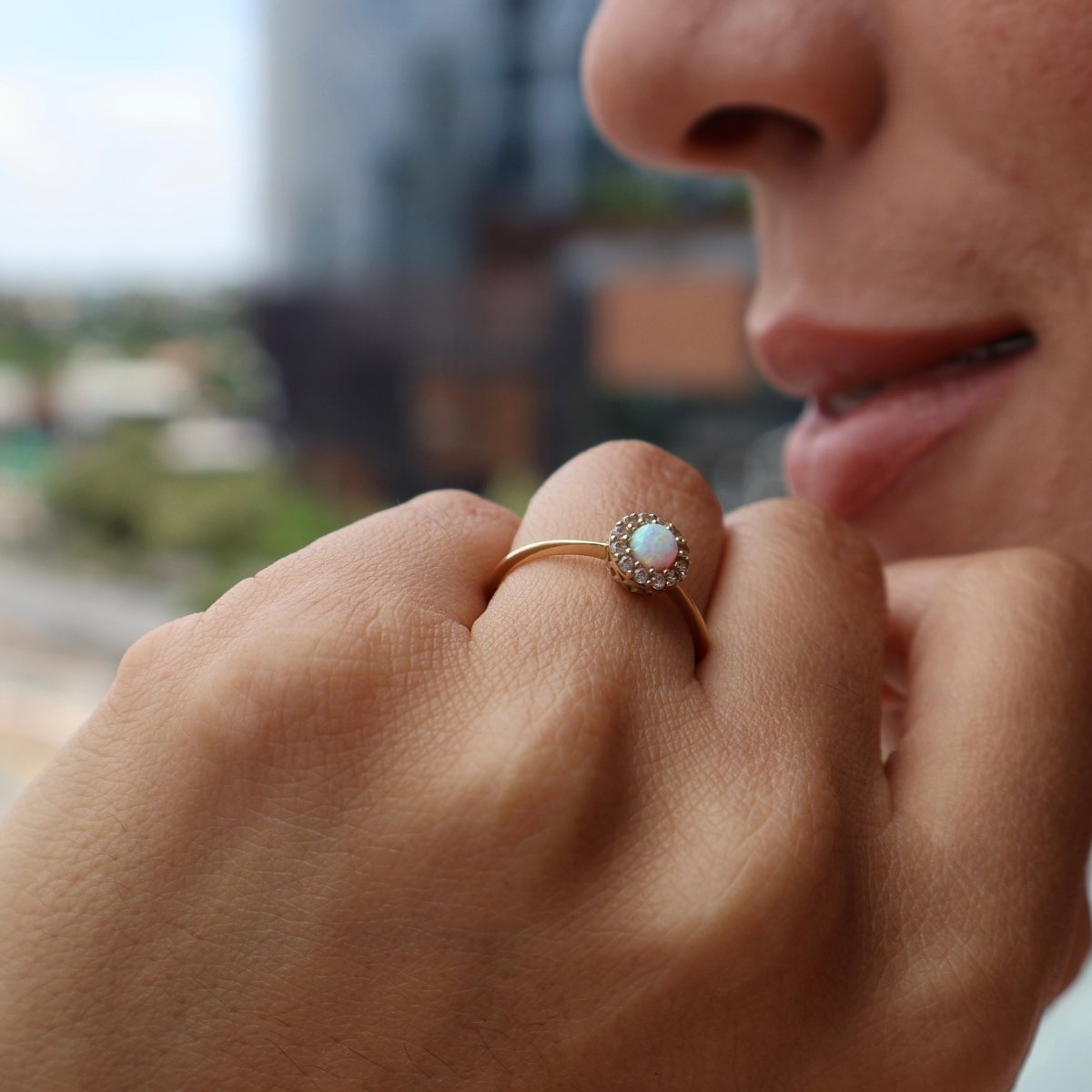 Anillo en Oro Amrillo 14k con Opalo y Circonias Mod. 15381 (Talla Unica) - Mouty Joyería