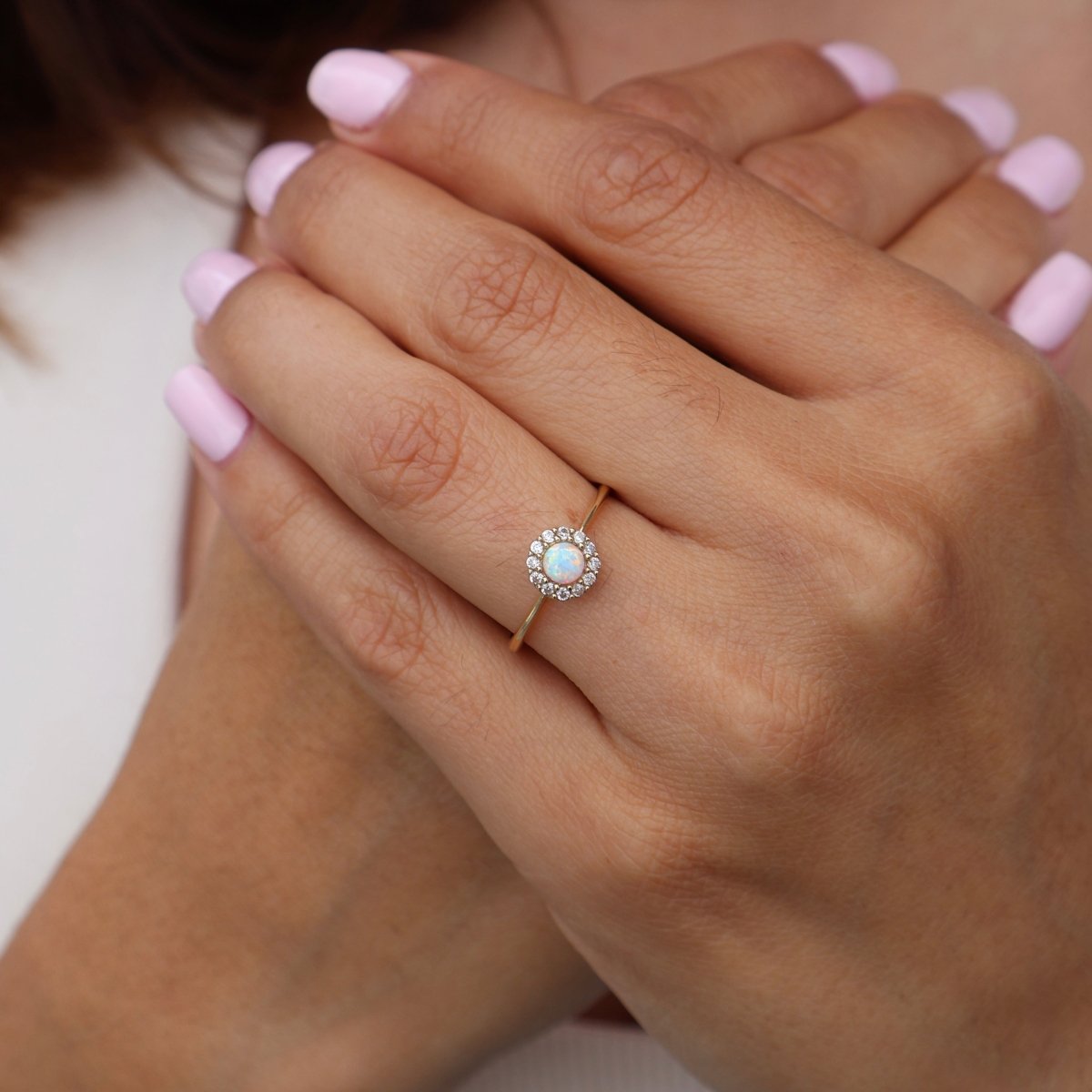 Anillo en Oro Amrillo 14k con Opalo y Circonias Mod. 15381 (Talla Unica) - Mouty Joyería