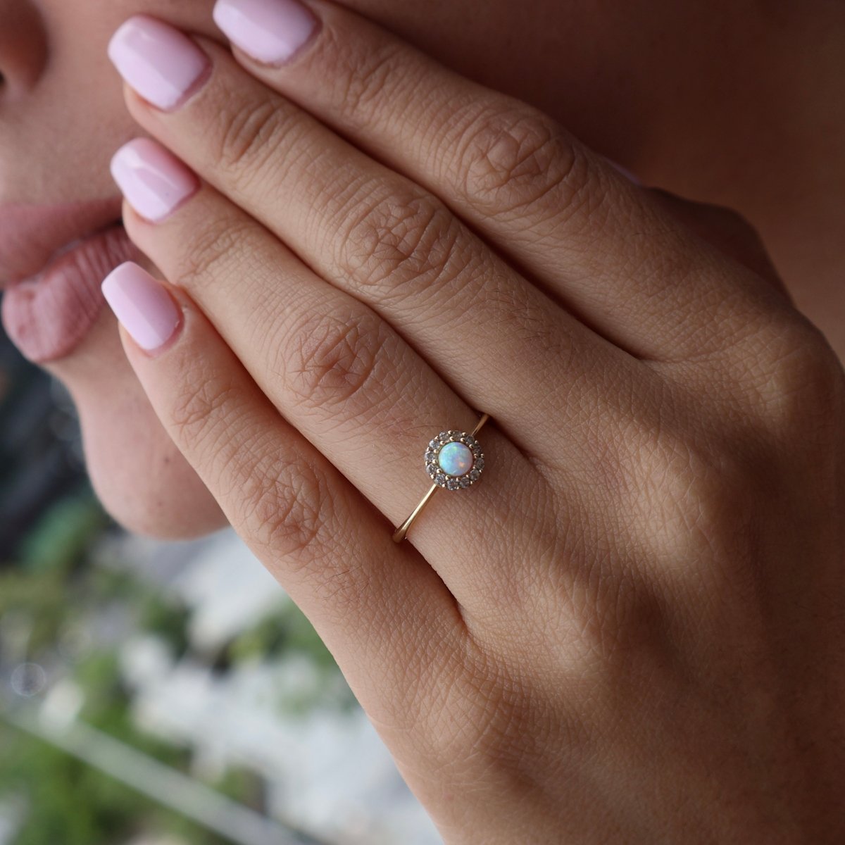 Anillo en Oro Amrillo 14k con Opalo y Circonias Mod. 15381 (Talla Unica) - Mouty Joyería