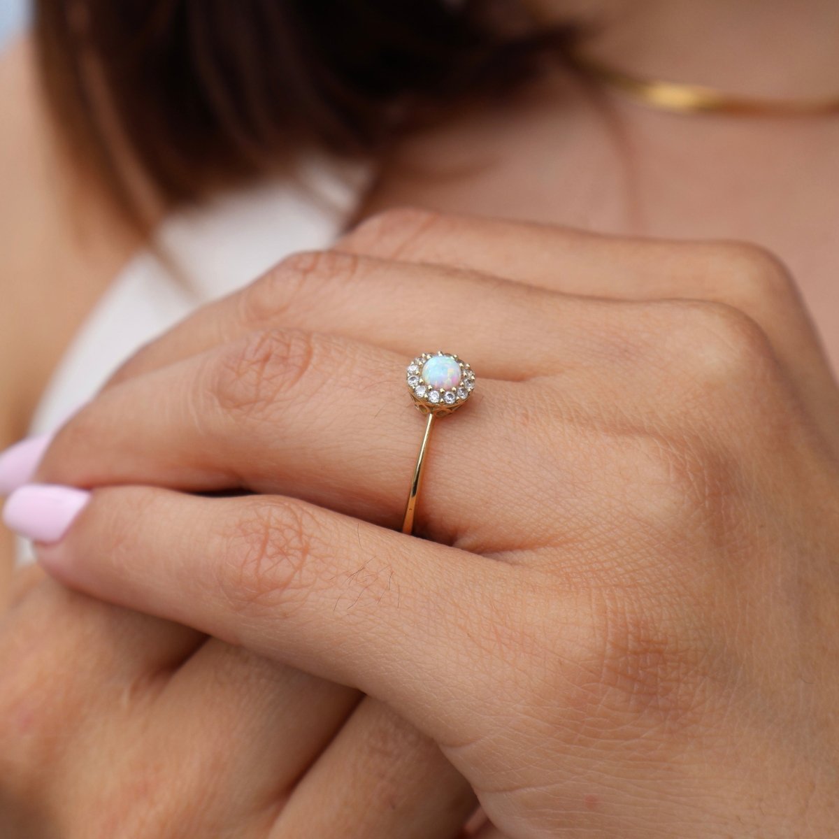 Anillo en Oro Amrillo 14k con Opalo y Circonias Mod. 15381 (Talla Unica) - Mouty Joyería