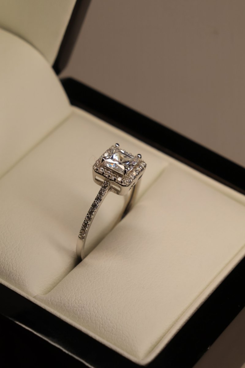 Anillo en Oro Blanco 10k con Circonia Mod.15963 - Mouty Joyería