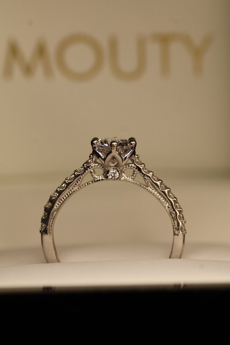 Anillo en Oro Blanco 10k con Circonias Mod.15906 - Mouty Joyería
