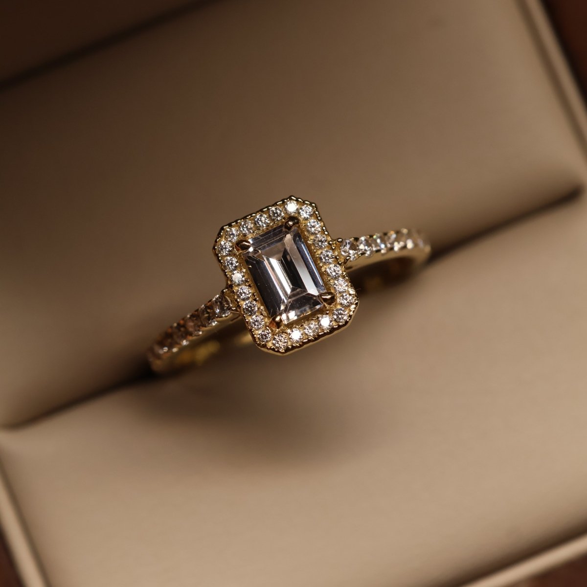 Anillo en Oro Mod. 15884 - Mouty Joyería