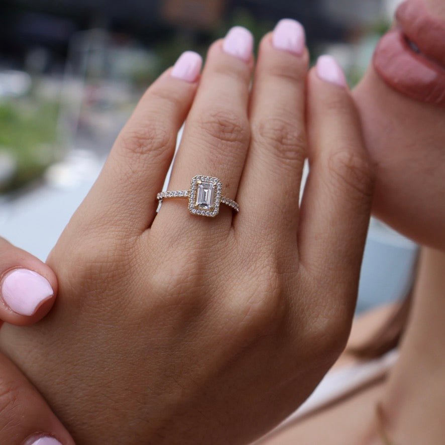 Anillo en Oro Mod. 15884 - Mouty Joyería