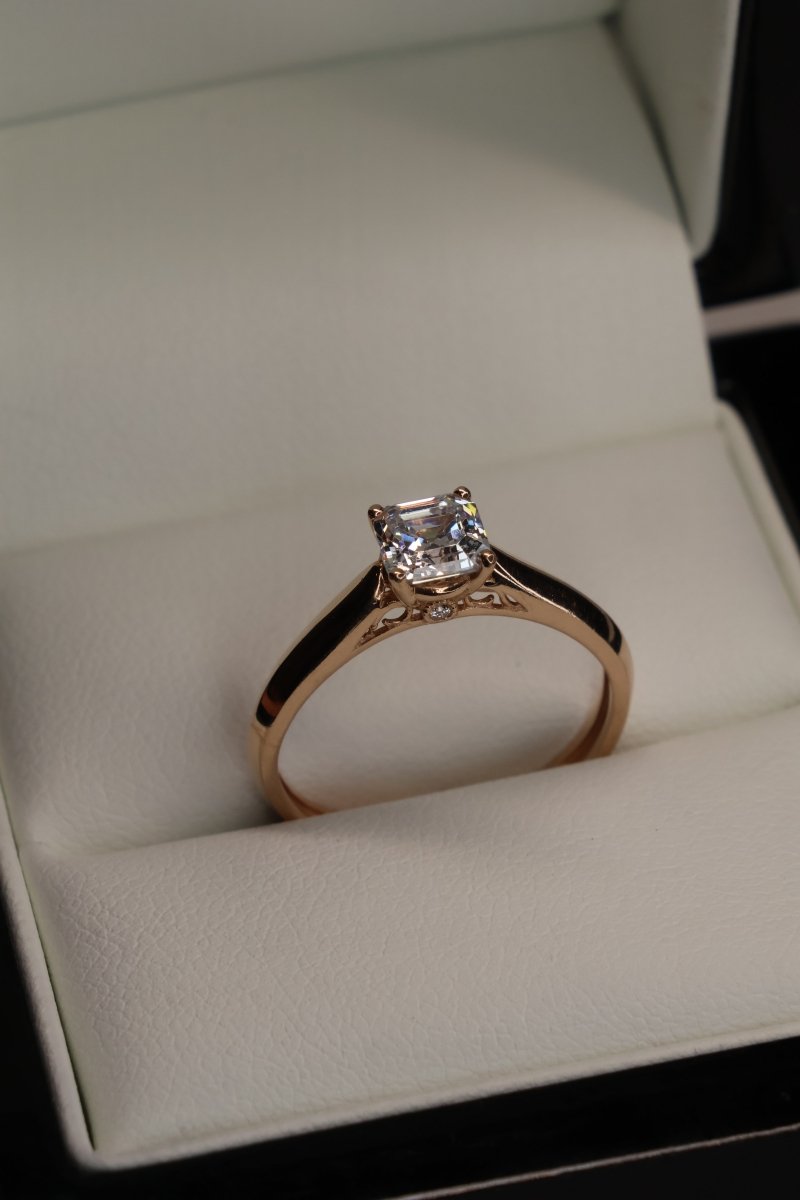 Anillo en Oro Rosa 10k con Circonia Mod.15970 - Mouty Joyería