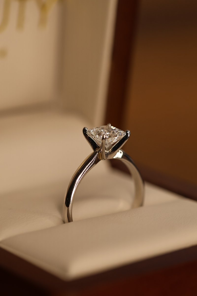 Anillo Evangeline en oro 1.00 ct - Mouty Joyería